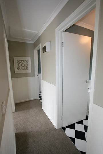 ванная комната,двери,душевая кабина,картины,коридор,кухня,лестница,пол,прихожая,спальня