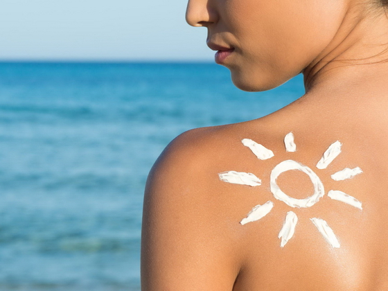 Защита кожи лица от солнца на море